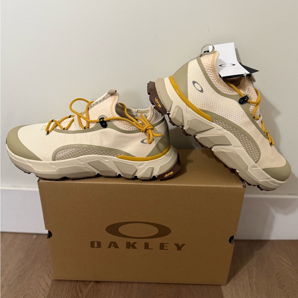 Oakley Y2K Waterproof Sneakers Men’s 10, 11 Brand New